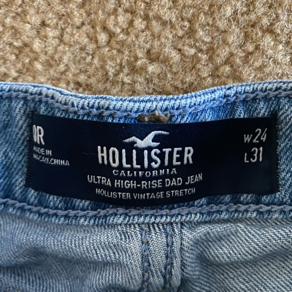 Hollister Ultra High Rise Butterfly Print Baggy Jeans - Picture 3 of 8